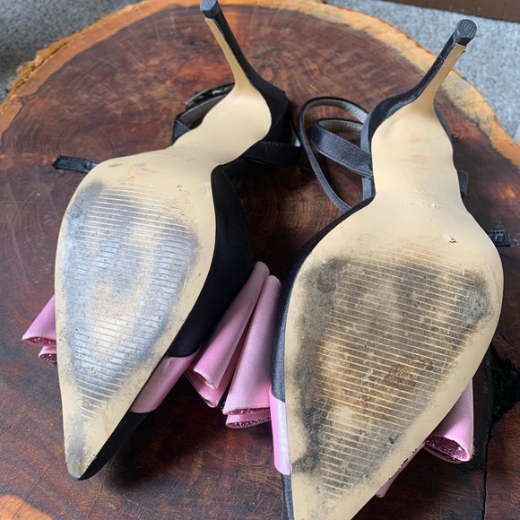 Elegant Pink and Black Heels with Satin Bow - Picture 3 of 4